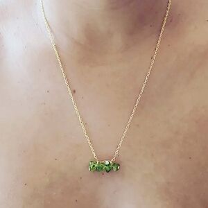 Elegant Gold Necklace with Peridot Crystals